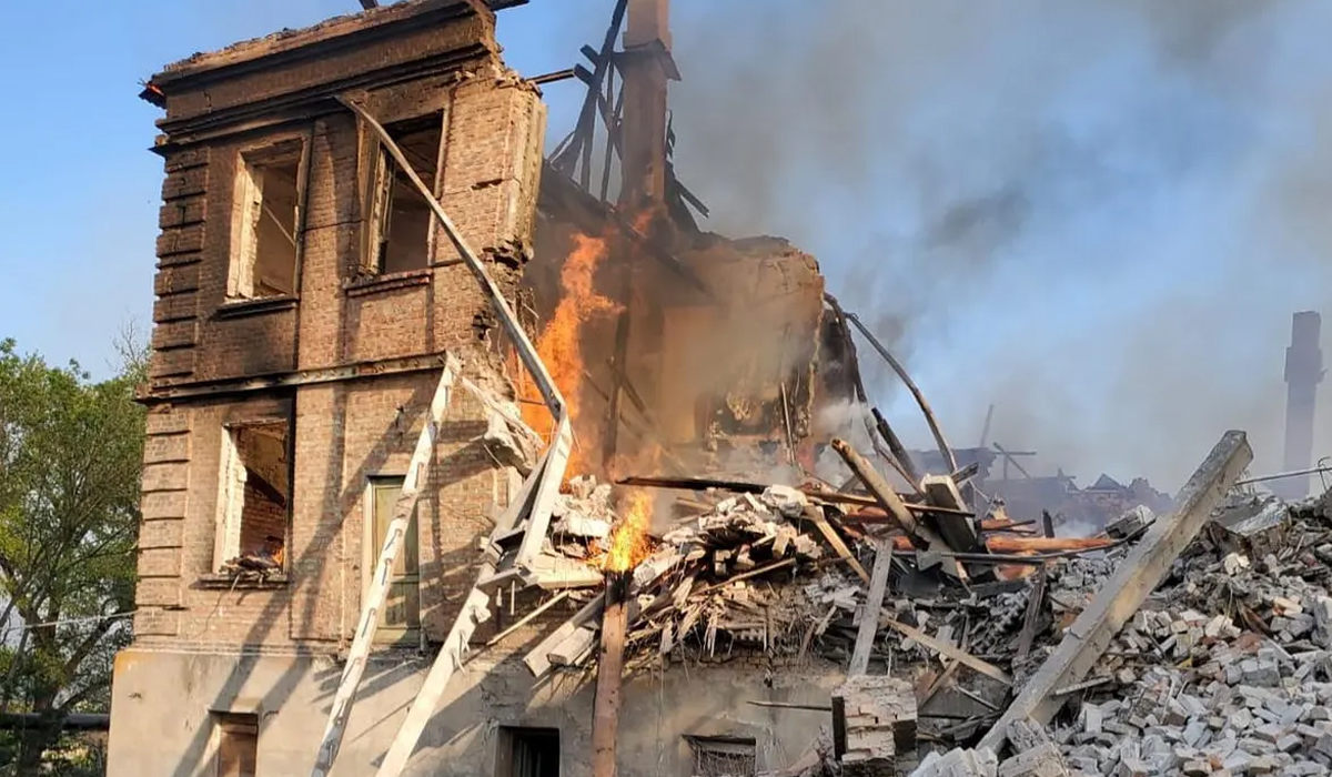 Two People Killed, 60 Missing in Russian Bombing of Luhansk School in Ukraine